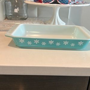 Pyrex snowflake dish *rare* vintage